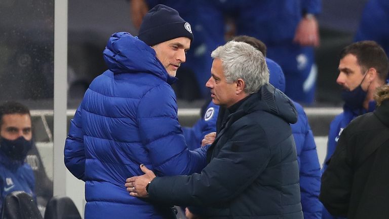 Mourinho nói gì với trọng tài sau trận thua của Tottenham? - Bóng Đá