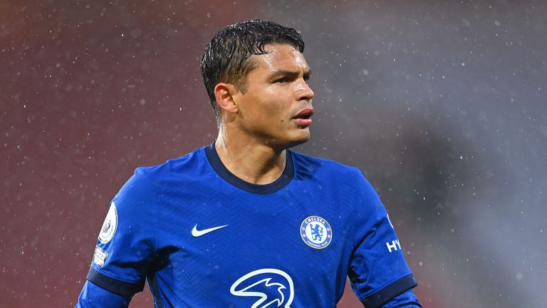 Mạo hiểm với trường hợp của Thiago Silva, Chelsea sẽ phải 'trả giá' đắt - Bóng Đá