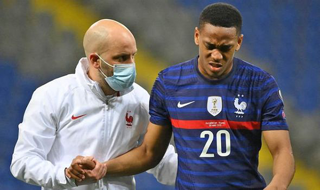 Anthony Martial injury: Man Utd hit by scare as striker limps out of France vs Kazakhstan - Bóng Đá