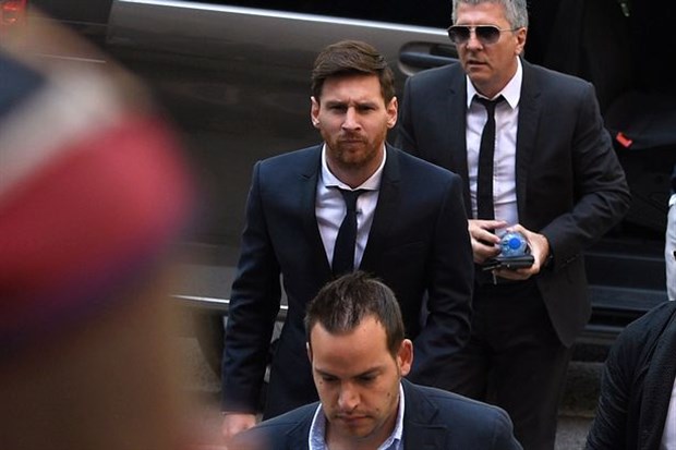 Messi bị đòi tiền ngay trước tòa án