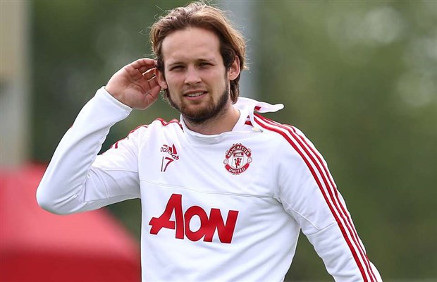 Bailly vừa tới, Fan Man Utd đã vội chia buồn cùng Blind