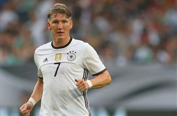 Ghi bàn chớp nhoáng, Schweinsteiger đi vào lịch sử bóng đá Đức