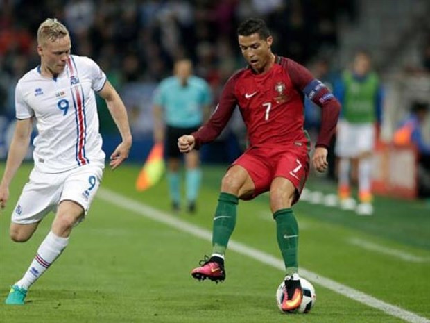 Ronaldo - Đâu rồi cầu thủ xuất sắc nhất 20 năm qua?