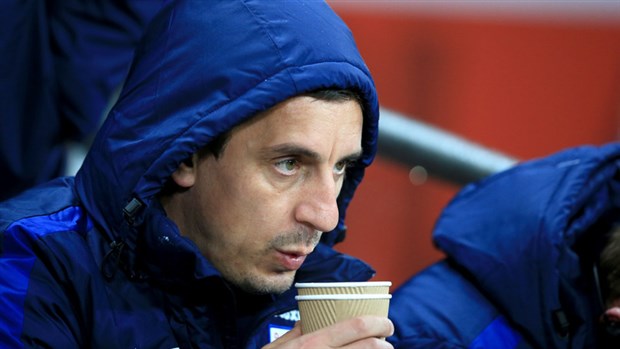Cầm quân thất bại, Gary Neville trở lại cầm mic