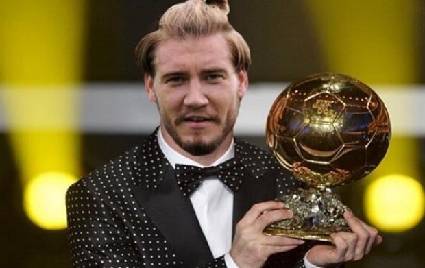 'LORD' Bendtner và những kịch bản 'hoang đường' ngày trở lại