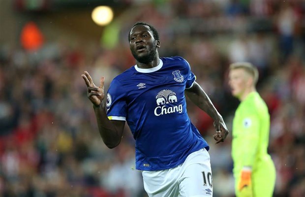 Lukaku tỏa sáng, Mourinho lại bị đem ra chỉ trích
