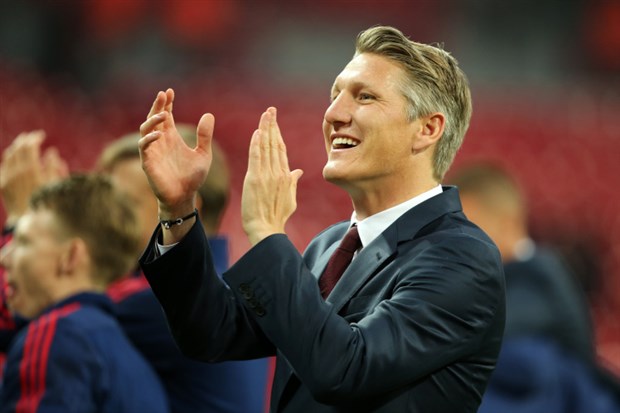 Pogba đá quá tệ, CĐV xin Mourinho cho Schweinsteiger cơ hội