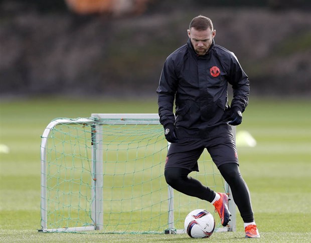 'Gã hề' Rooney trở thành tâm điểm trên sân tập của Man Utd