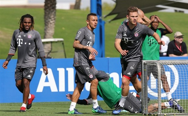Không được tới Chelsea, Vidal lặng im trong buổi tập của Bayern - Bóng Đá