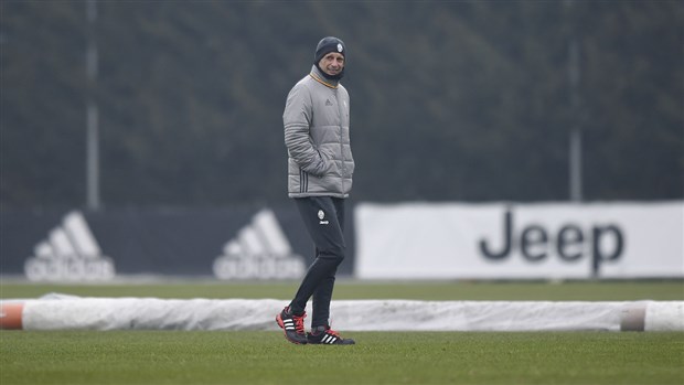 Juventus co ro luyện tập giữa ngày Đông tại Turin - Bóng Đá