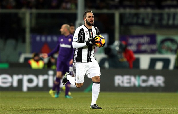 'Trắng tay' trước Fiorentina, Juventus chỉ còn hơn Roma 1 điểm - Bóng Đá