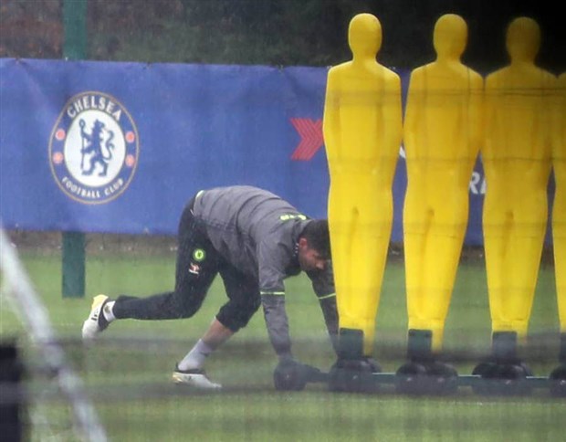 Hậu Scandal, Costa lại được Chelsea chào đón trên sân tập - Bóng Đá