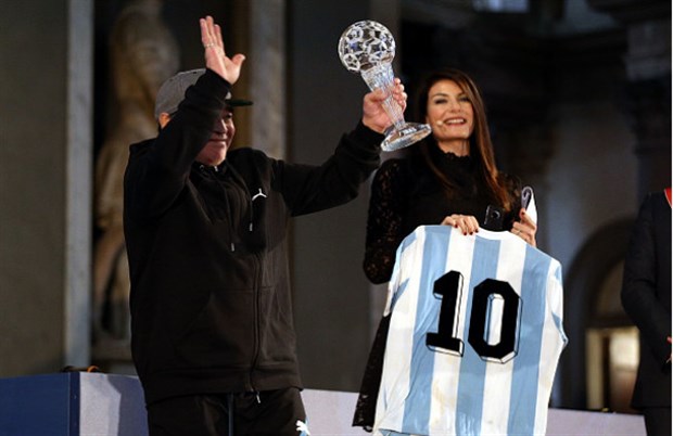 Chùm ảnh: Maradona và Ranieri giành giải thưởng 'huyền thoại' tại Italia - Bóng Đá