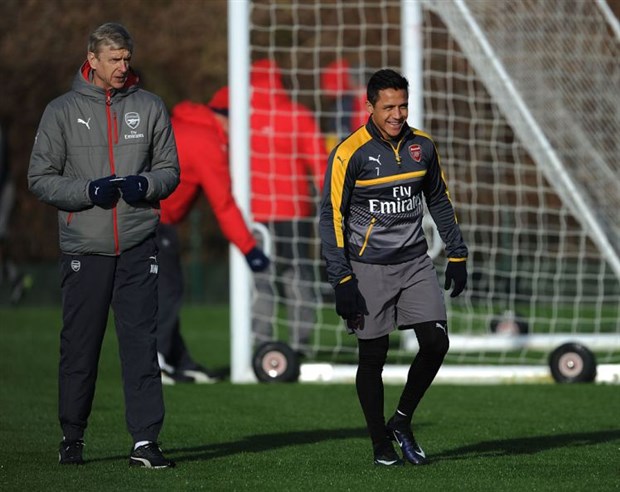 Wenger ưu ái Sanchez trong buổi tập của Arsenal - Bóng Đá