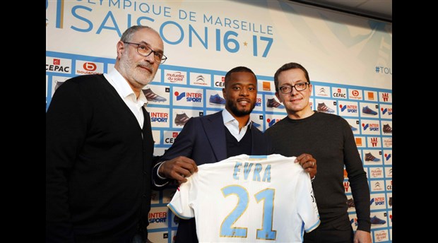 Chùm ảnh: Patrice Evra rạng rỡ ra mắt Marseille - Bóng Đá