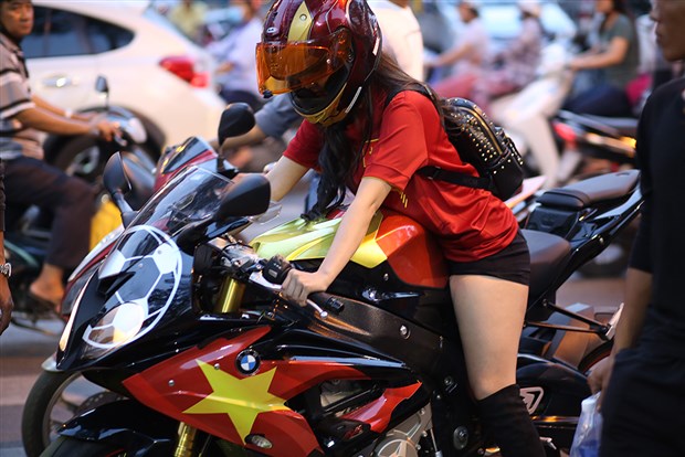 Tường Vy, nữ Biker khuấy đảo làng túc cầu Việt Nam - Bóng Đá