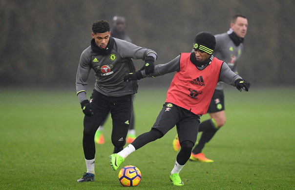 Bộ đôi 'người thừa' Willian - Fabregas tỏa sáng trên sân tập của Chelsea  - Bóng Đá