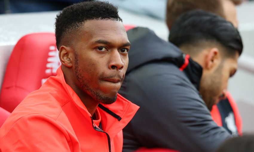 Tạm biệt đồng đội, Sturridge một mình lặng lẽ trở lại Anh - Bóng Đá