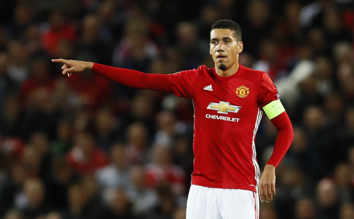 Arsenal muốn đổi chéo Chamberlain lấy Smalling - Bóng Đá