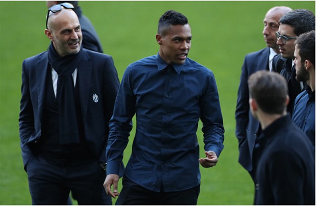 Dàn sao Juventus lịch lãm tham quan Dragao trước giờ chiến - Bóng Đá