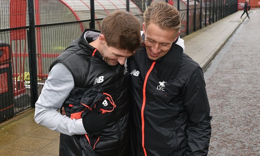 Chùm ảnh: Lucas phấn khởi khi được Gerrard trao quyền cầm quân - Bóng Đá