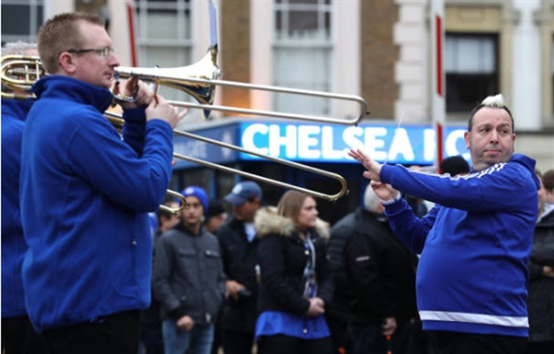 Chùm ảnh: Nhạc hiệu đã nổi lên trường sân Stamford Bridge - Bóng Đá