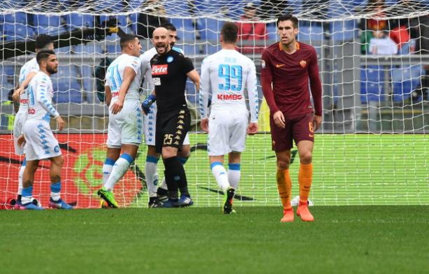 Mertens tỏa sáng, Napoli thắng kịch tính trước Roma - Bóng Đá