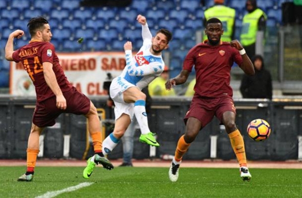 Mertens lập cú đúp, Napoli thắng kịch tính trước Roma - Bóng Đá
