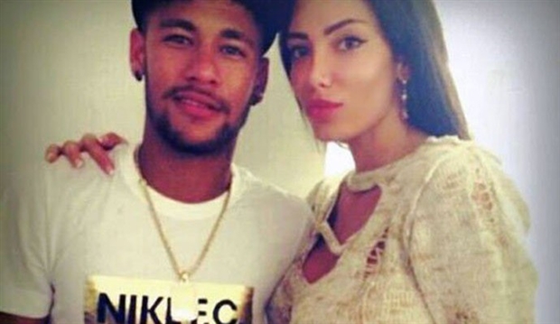 Ngực khủng tình cũ của Neymar lại gây sốt - Bóng Đá