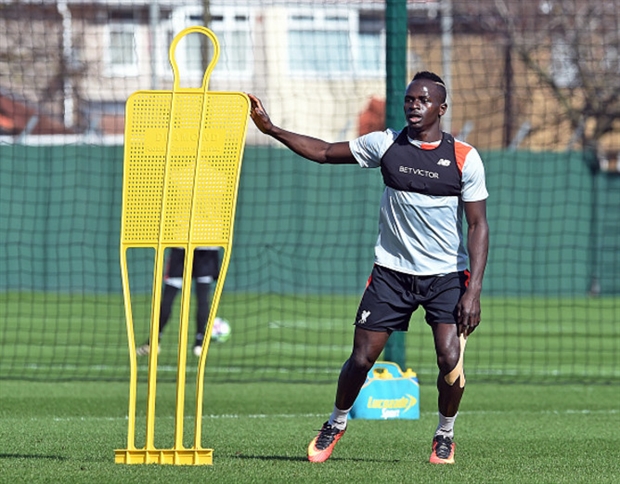 Coutinho khoe 6 múi, Klopp toe toét cười dưới trời nắng nóng - Bóng Đá