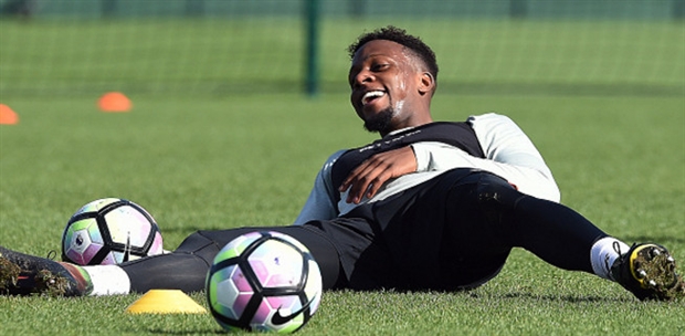 Coutinho khoe 6 múi, Klopp toe toét cười dưới trời nắng nóng - Bóng Đá