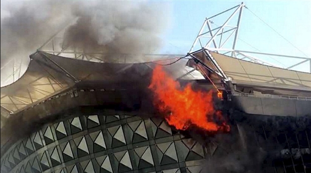 Đội bóng của Tevez bất ngờ bị cháy sân - Bóng Đá
