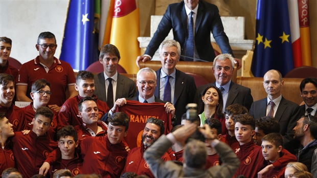 Ranieri được vinh danh như người hùng tại Rome - Bóng Đá