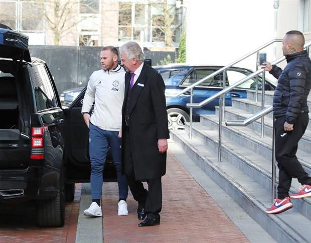 Rooney bị đồng đội bỏ rơi trước trận đấu với West Brom - Bóng Đá