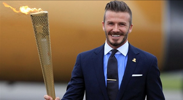 Beckham đẹp 'mê mệt' đi lãnh giải ở tuổi 41 - Bóng Đá