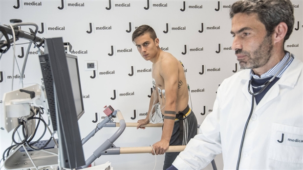 Dybala khó chịu ra mặt khi bị Juventus kiểm tra sức khỏe - Bóng Đá