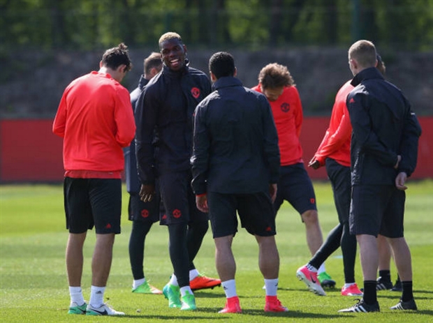 Pogba, Rooney hí hửng trước giờ lên đường sang Tây Ban Nha - Bóng Đá