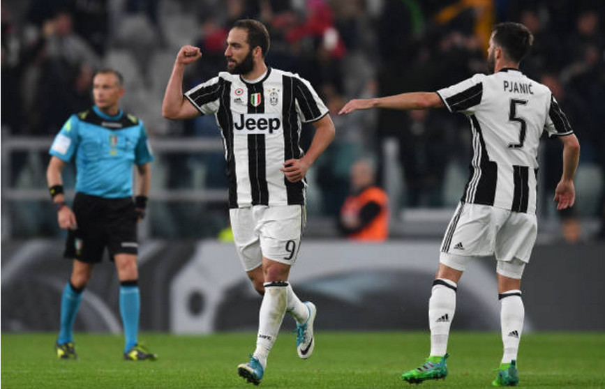 Higuian vào sân, Juventus thoát chết trước 10 người của Torino - Bóng Đá