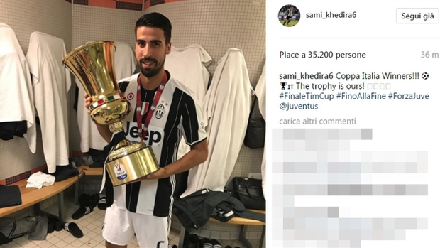 Dàn sao Juve thi nhau 'câu like' bằng cúp Coppa Italia - Bóng Đá