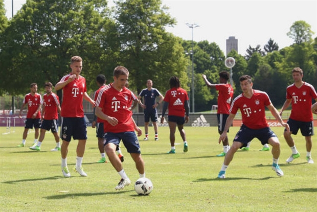 Trước trận đấu cuối, con trai thay Ancelotti chỉ đạo Bayern tập luyện - Bóng Đá