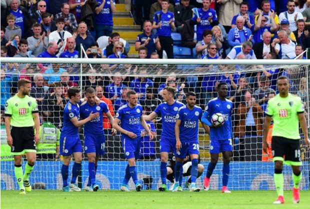 Ngày cuối, Leicester 'tha thu' luôn cả mặt sân - Bóng Đá