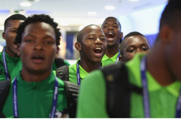 Dàn sao trẻ Nam Phi hát hò rộn ràng trước giờ gặp Italia - Bóng Đá