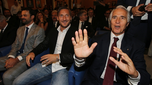 Trước trận đấu cuối, Totti tranh thủ 'hồi xuân' - Bóng Đá