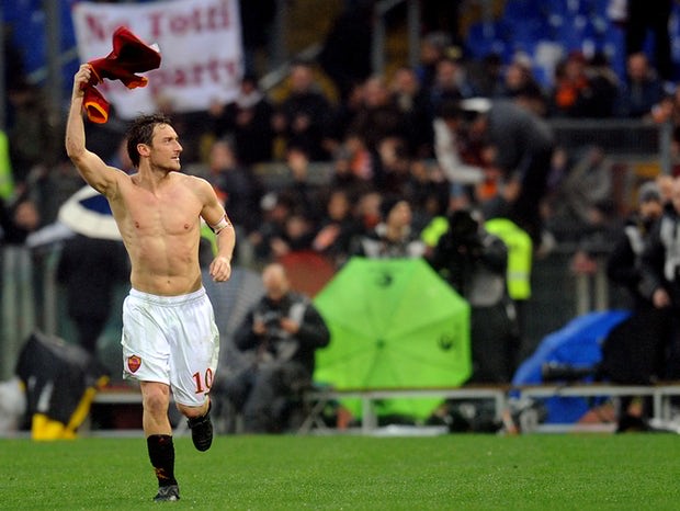 Totti và những cột mốc 'đỉnh' trong 25 năm sự nghiệp tại Roma - Bóng Đá