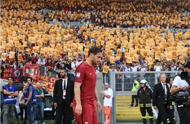 Totti yếu đuối lạ thường trong trận đấu chia tay Roma - Bóng Đá