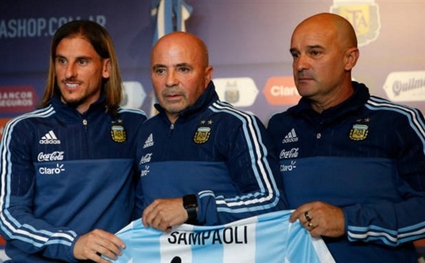 Messi đầy thích thú trong buổi tập đầu tiên cùng Sampaoli - Bóng Đá