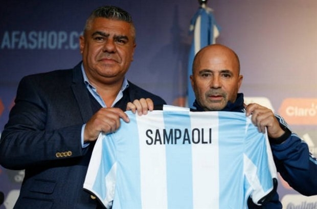 Messi đầy thích thú trong buổi tập đầu tiên cùng Sampaoli - Bóng Đá