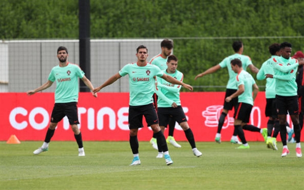 Vắng Ronaldo, Nani trở thành tâm điểm trên tuyển Bồ Đào Nha - Bóng Đá