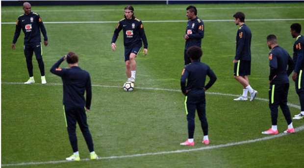 Sao Chelsea sấp mặt trong buổi tập căng thẳng của Brazil - Bóng Đá