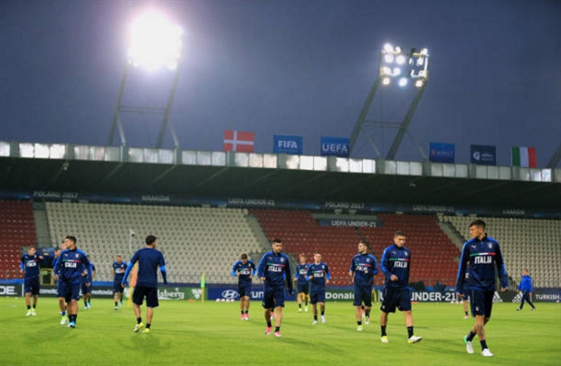 U21 Italia tập xuyên đêm cho ngày ra mắt - Bóng Đá